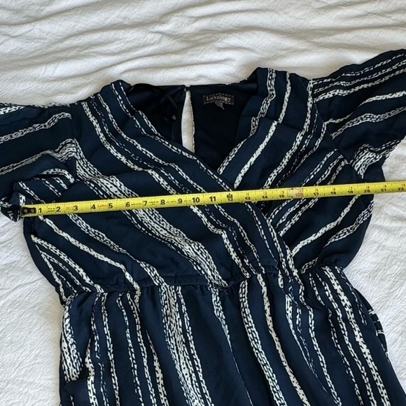 Luxology Short Sleeve lined Dressy romper/jumpsuit size Lrg Blue/White flowy - Picture 12 of 16
